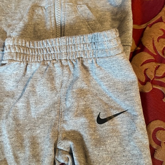 Baby boys Nike sweat suit. Gently work EXCELLENT condition - Picture 3 of 5